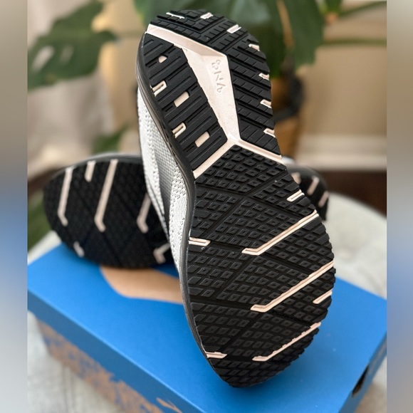 Brooks💎Revel 7 Black White Women’s Running Shoe Sz 8 in Box Excellent Condition - Picture 4 of 8